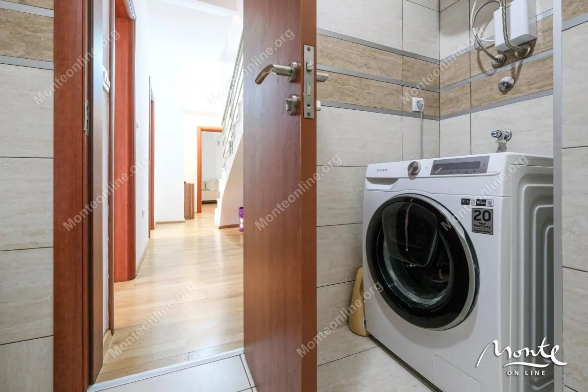 Sale, four bedroom apartment, 150m², Rozino, Budva