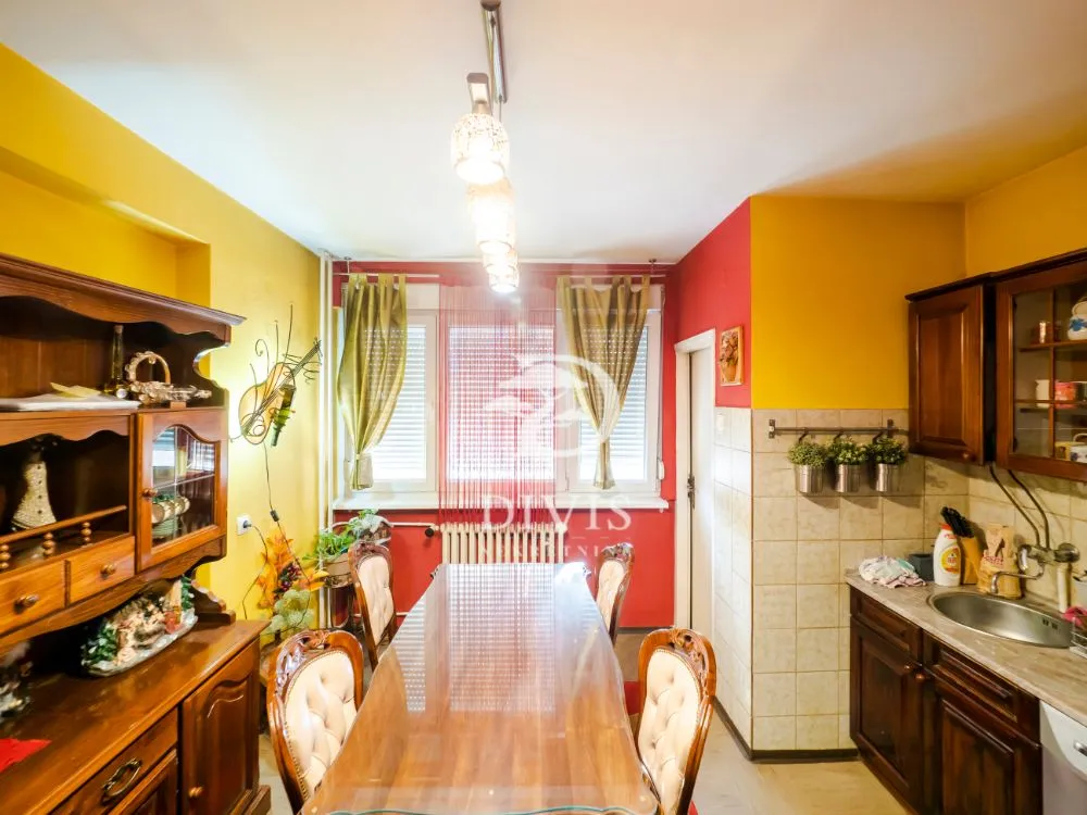 Prodaja, trosoban stan, 82m², Zemun Gornji Grad, Zemun Sve Podlokacije