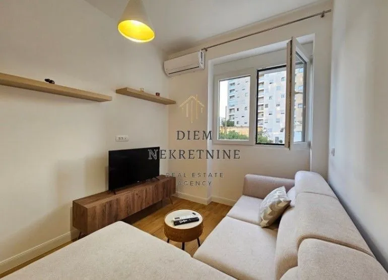 Izdavanje, jednosoban stan, 38m², Centar, Bar