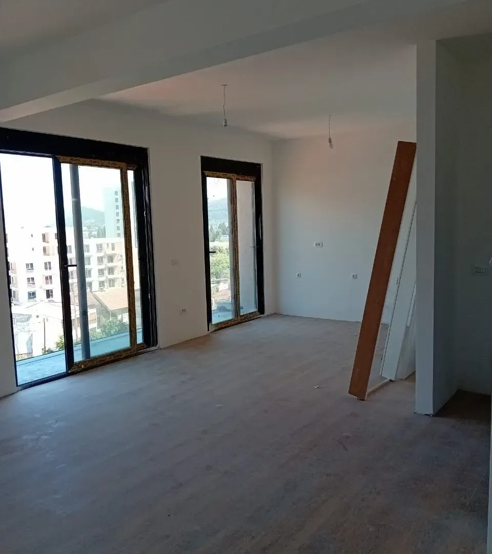 Prodaja, trosoban stan, 94m², Centar, Bar