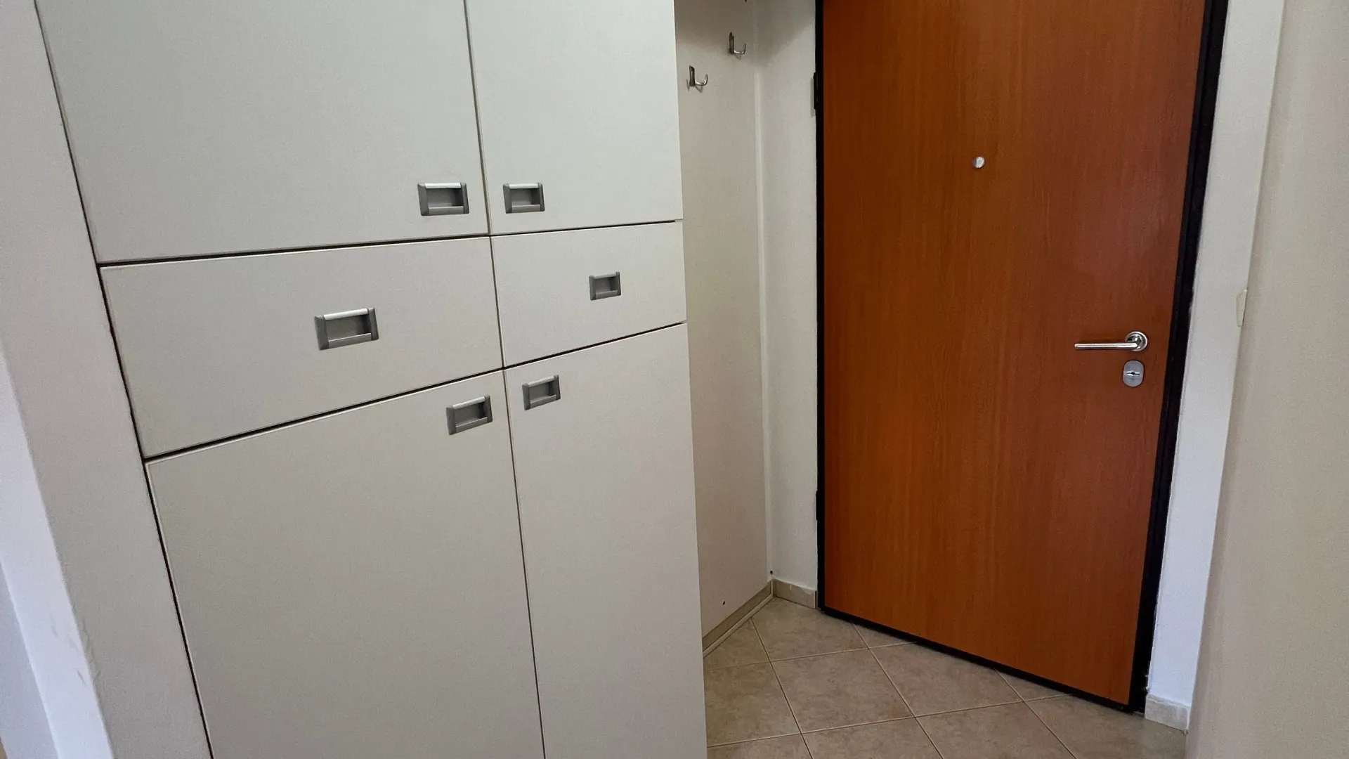 Izdavanje, jednosoban stan, 52m², Centar, Bar
