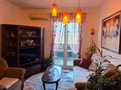 Izdavanje, dvosoban stan, 60m², Stari Aerodrom, Podgorica - image 3