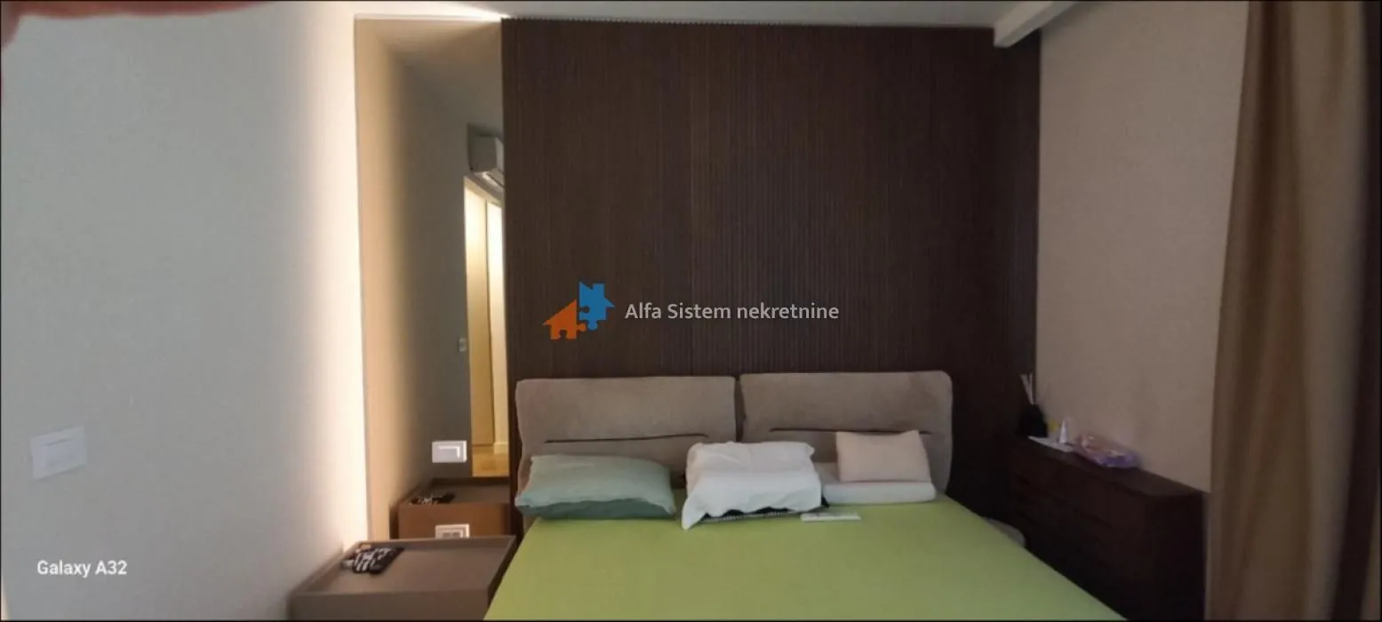 Izdavanje, trosoban stan, 92m², Savski Venac, Beograd