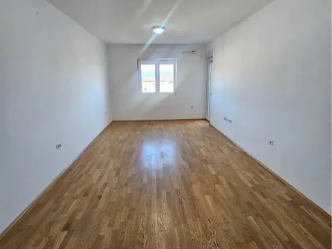 Rent, two bedroom apartment, 66m², Stari Aerodrom, Podgorica - image 2