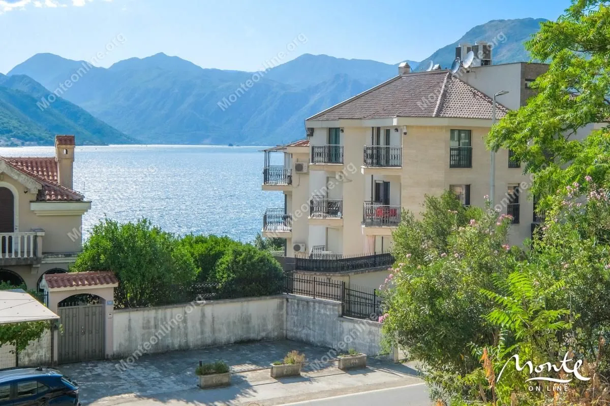 Prodaja, dvosoban stan, 85m², Dobrota, Kotor
