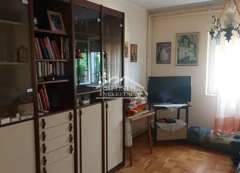 Prodaja, kuća, 314m², Surčin, Beograd