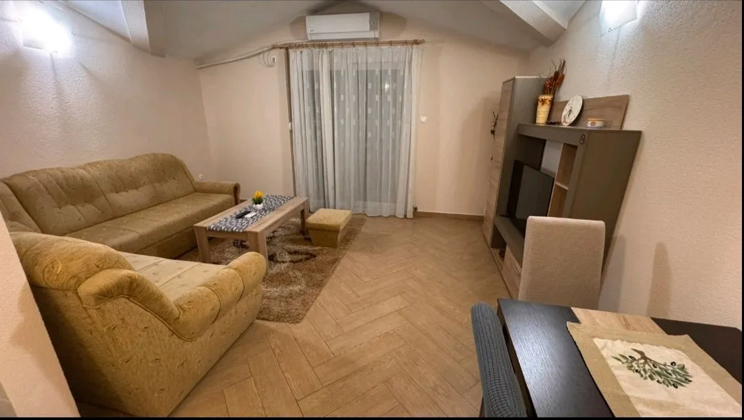 Rent, one bedroom apartment, 45m², Dobrota, Kotor
