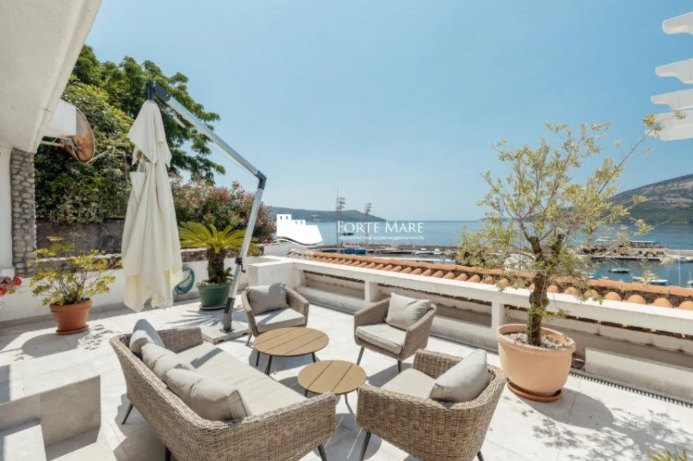 Prodaja, trosoban stan, 244m², Herceg Novi, Crna Gora