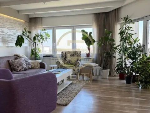 Prodaja, kuća, 273m², Petrovaradin, Novi Sad - image 1