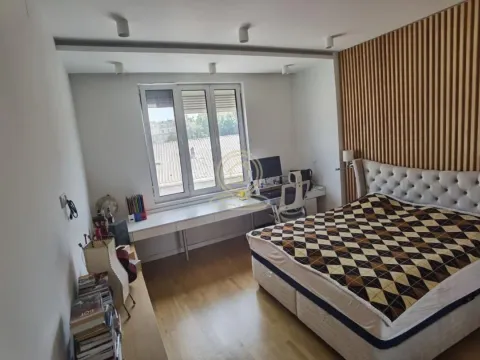 Izdavanje, trosoban stan, 60m², Skadarlija, Beograd - image 8