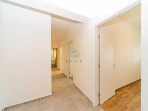 Prodaja, trosoban stan, 82m², Stari Aerodrom, Podgorica - image 8