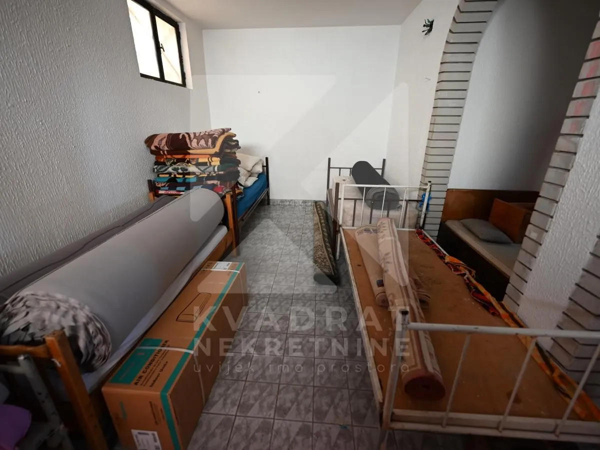 Prodaja, kuća, 370m², Stari Aerodrom, Podgorica