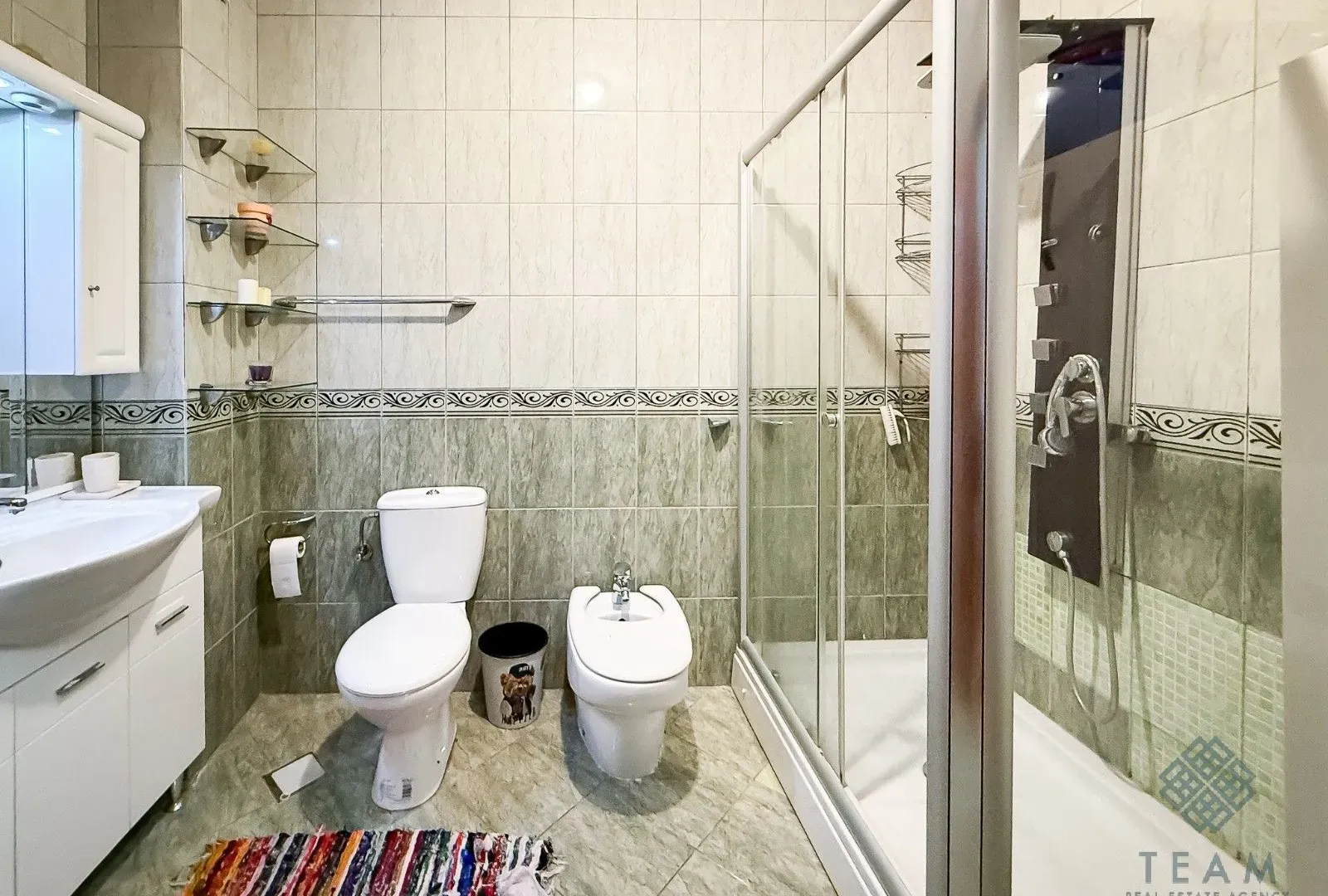 Izdavanje, trosoban stan, 100m², Gorica C, Podgorica