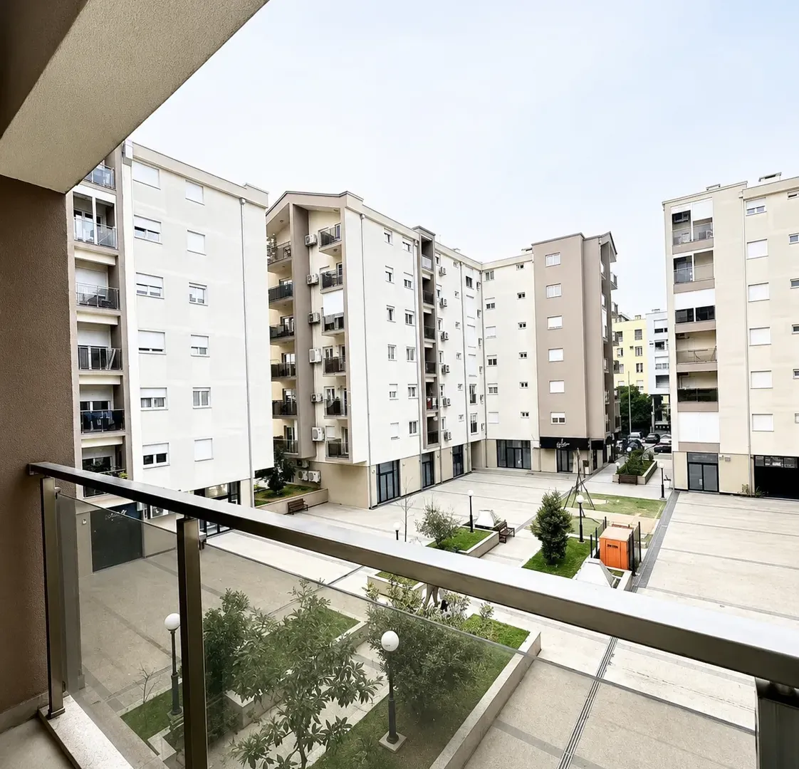 Izdavanje, dvosoban stan, 72m², Blok 9, Podgorica
