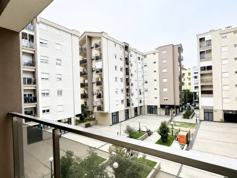 Rent, two bedroom apartment, 72m², Blok 9, Podgorica - image 12