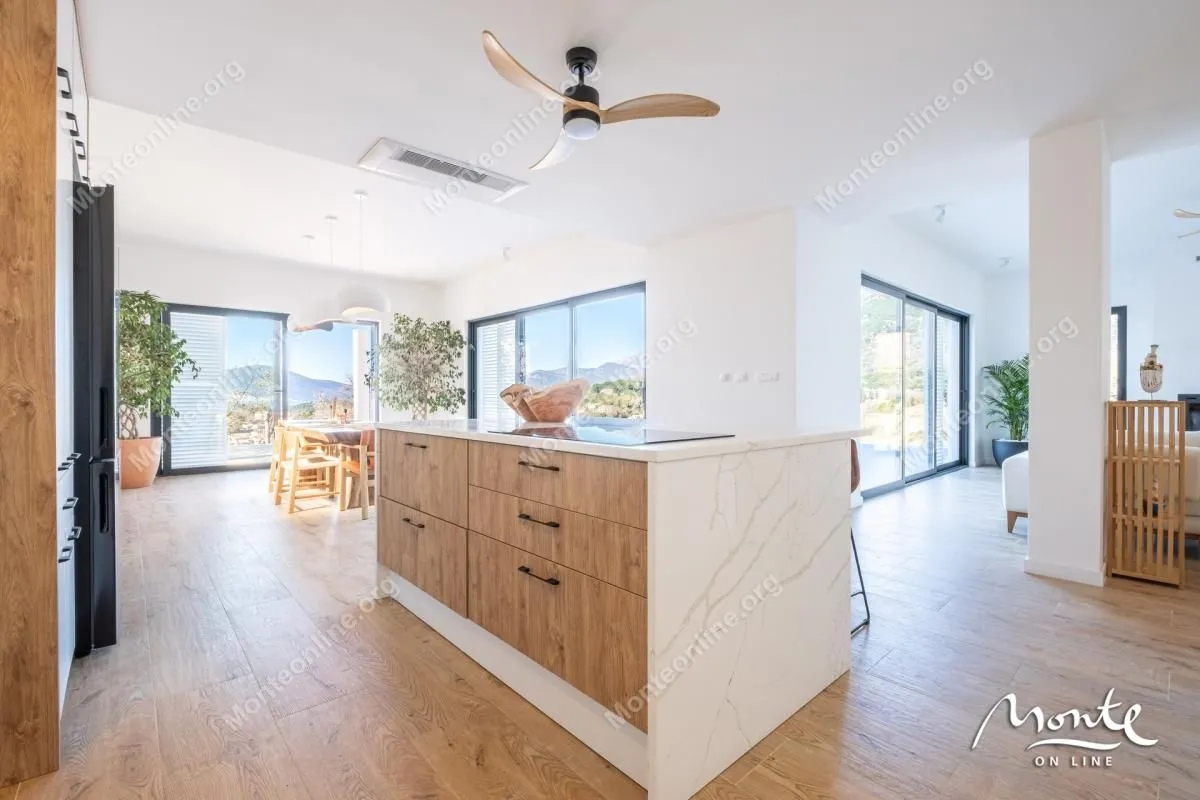 Prodaja, kuća, 240m², Kavač, Kotor