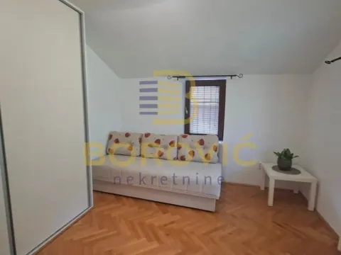 Izdavanje, trosoban stan, 100m², Senjak, Beograd - image 12