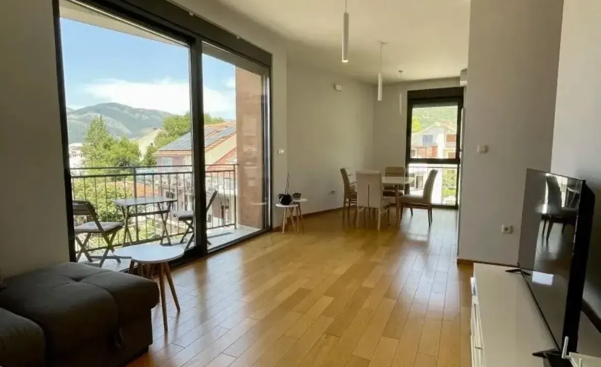 Izdavanje, stan, 77m², Tivat, Crna Gora