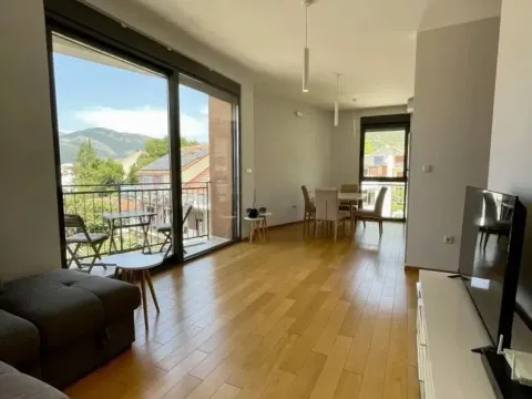 Izdavanje, stan, 77m², Tivat, Crna Gora