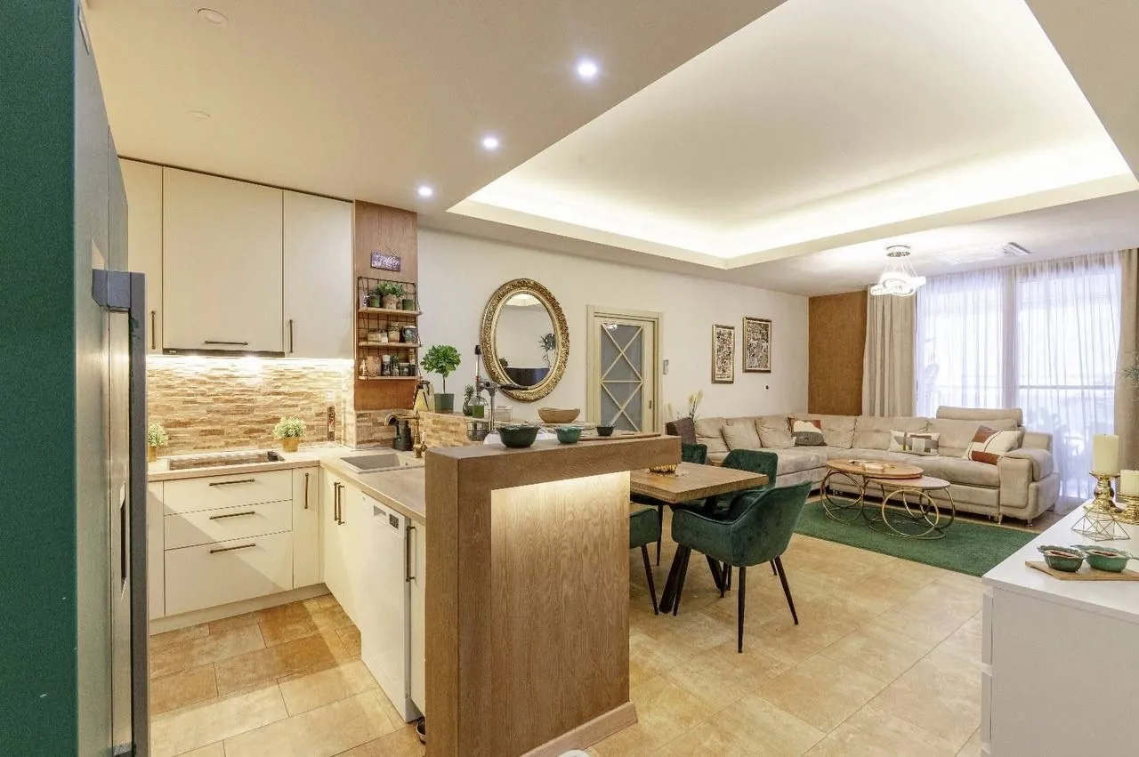 Prodaja, dvosoban stan, 82m², Zaobilaznica, Budva