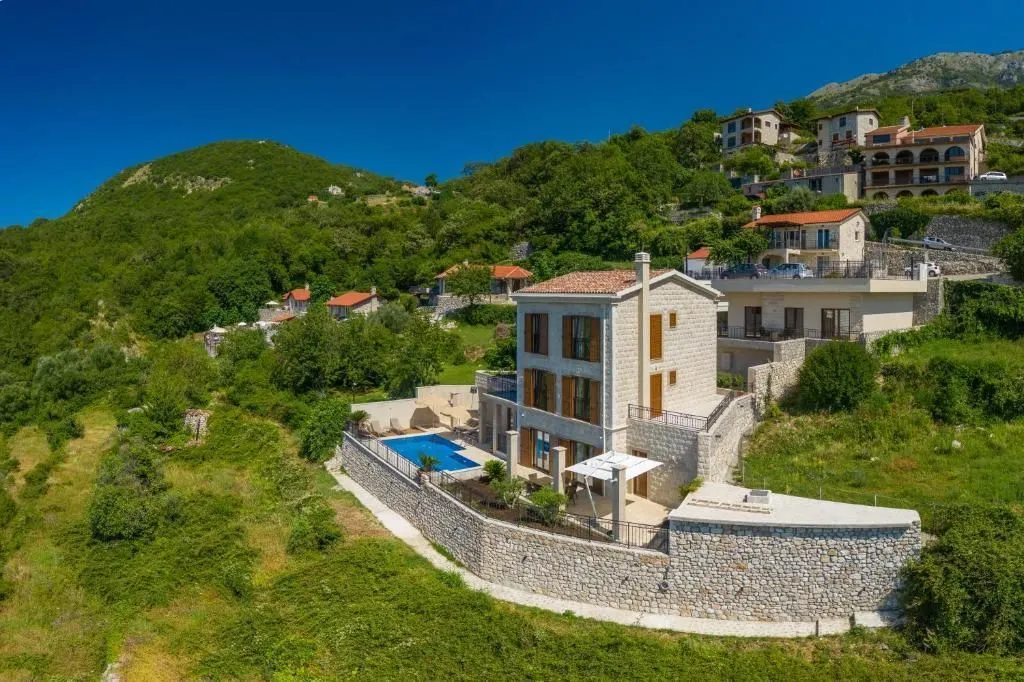 Sale, house, 320m², Lapčići, Budva
