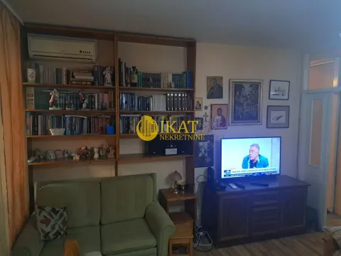 Sale, two bedroom apartment, 53m², Kalenić Pijaca, Vračar Sve Podlokacije - image 2