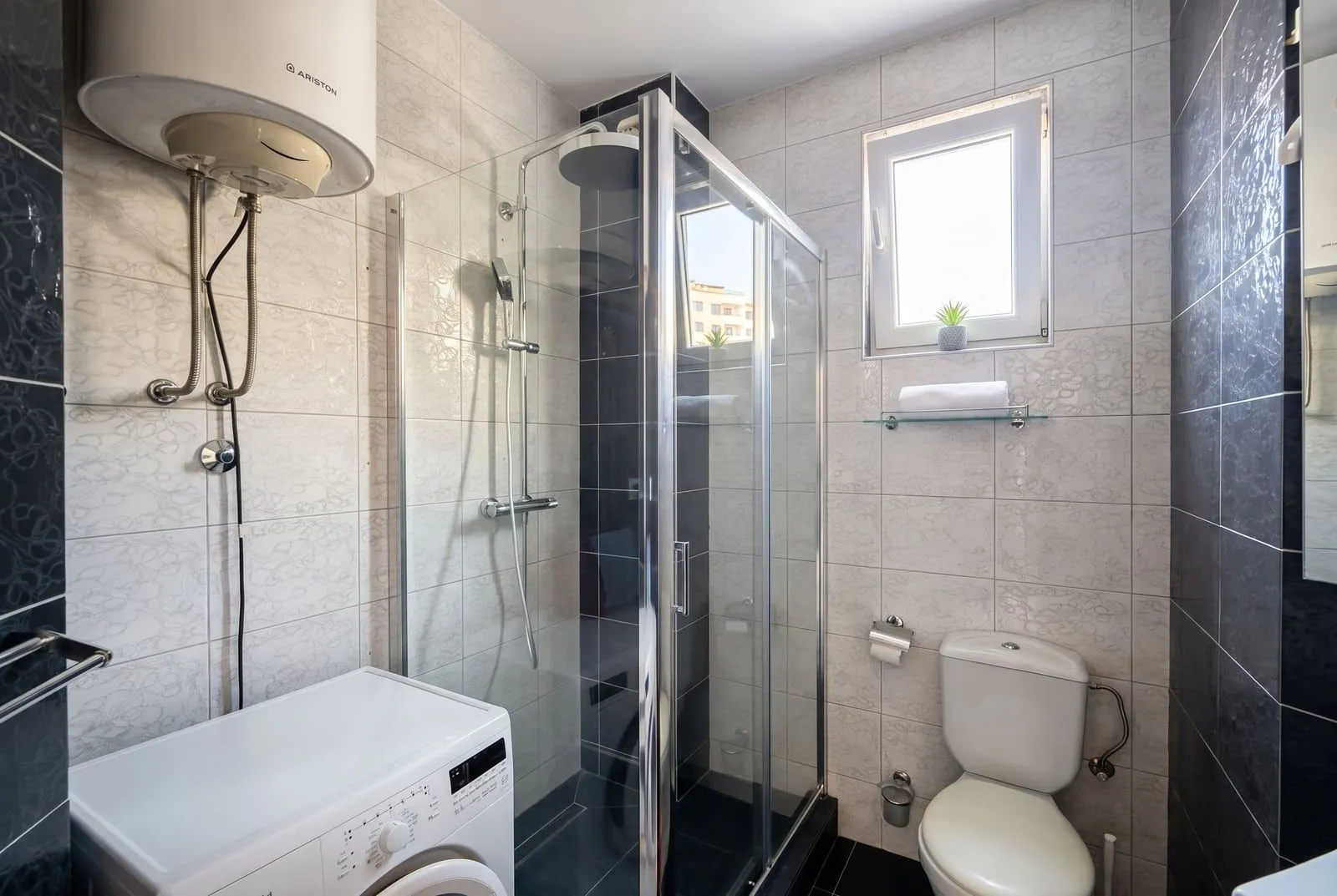 Rent, two bedroom apartment, 57m², Bečići, Budva