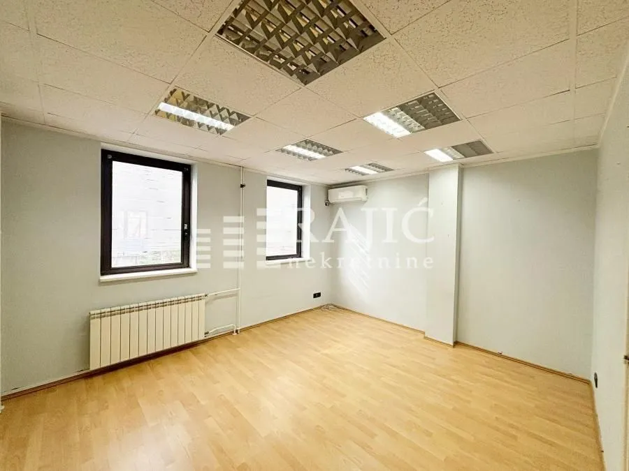 Rent, office space, 57m², Palilula Sve Podlokacije, Beograd
