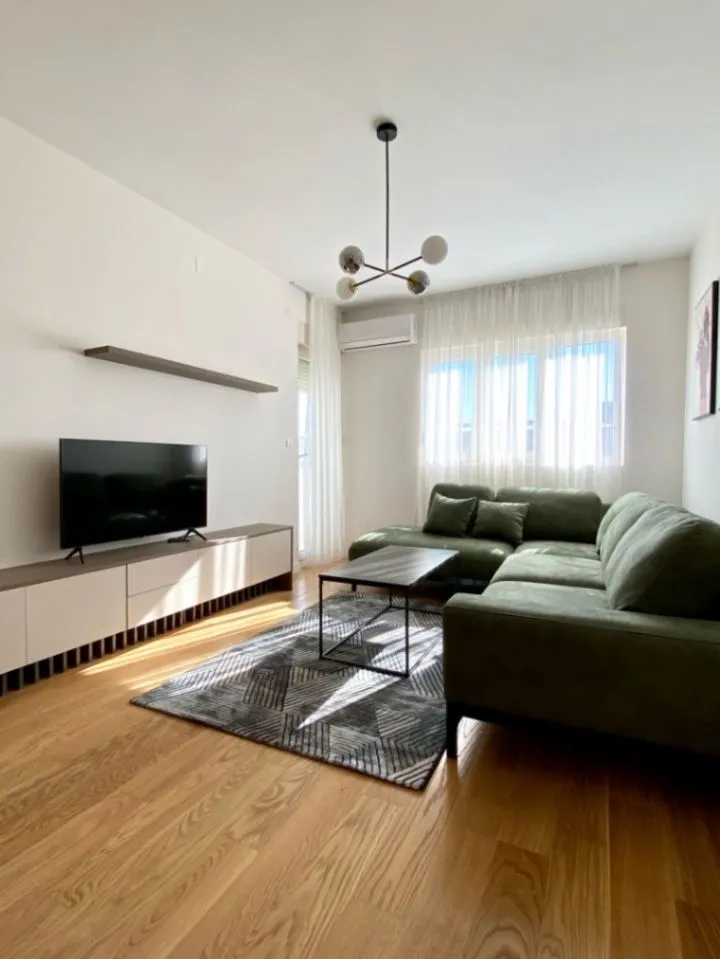 Izdavanje, jednosoban stan, 47m2, Central Point, Podgorica