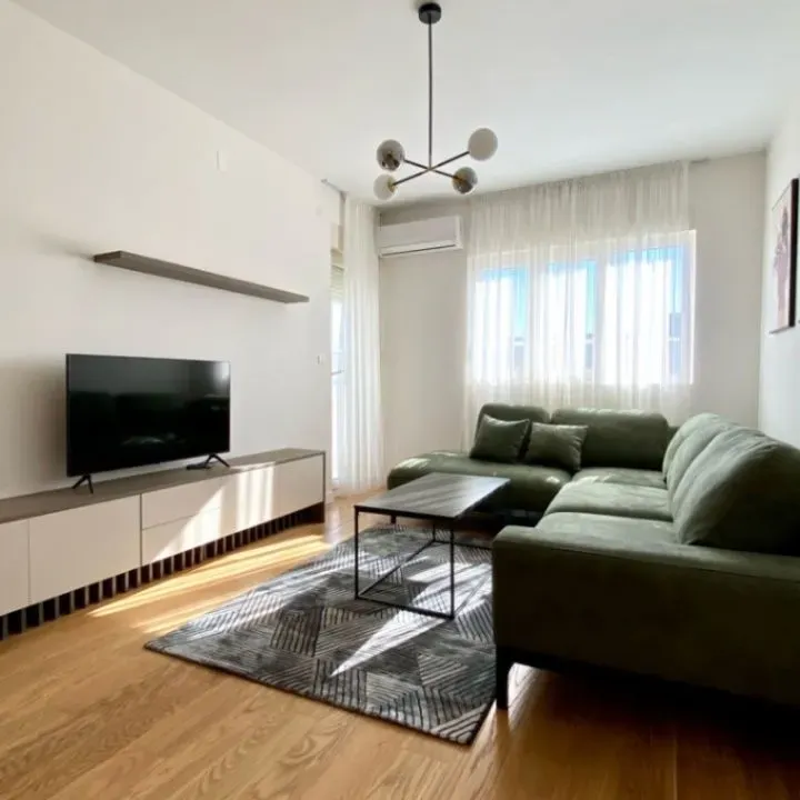 Izdavanje, jednosoban stan, 47m², Central Point, Podgorica