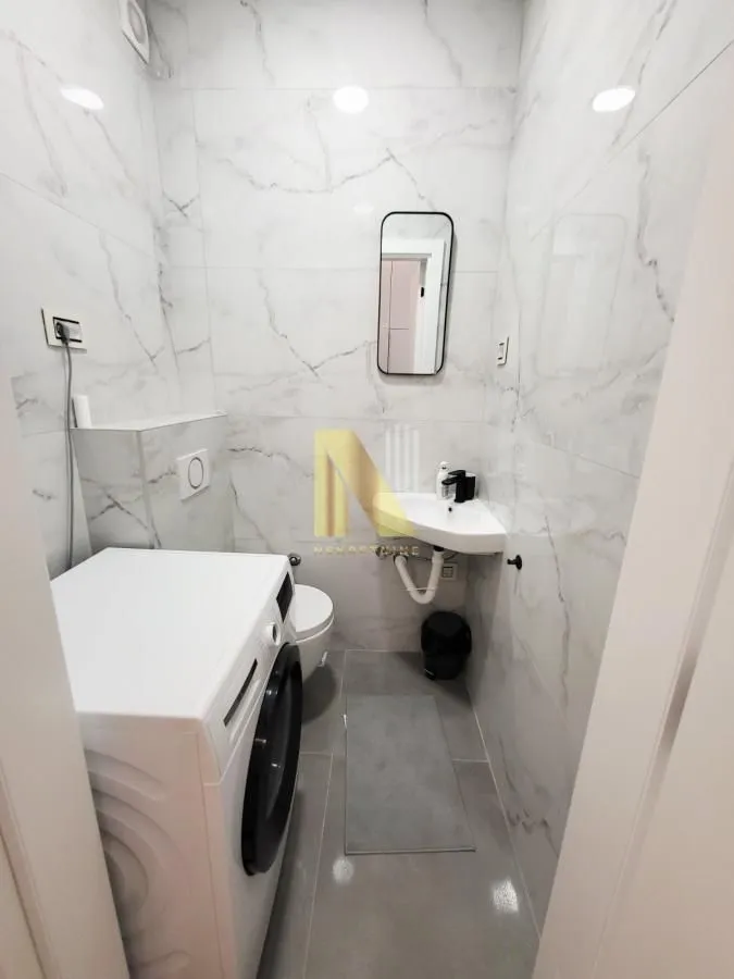 Izdavanje, trosoban stan, 73m², Centar, Novi Sad