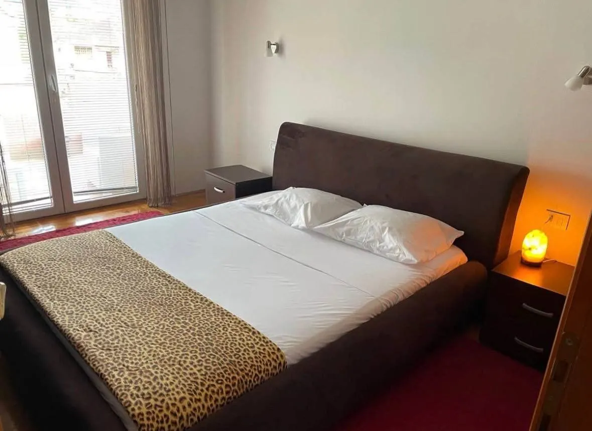 Rent, one bedroom apartment, 85m², Tivat, Crna Gora