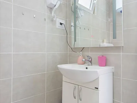 Rent, one bedroom apartment, 45m², Radanovići, Kotor - image 9