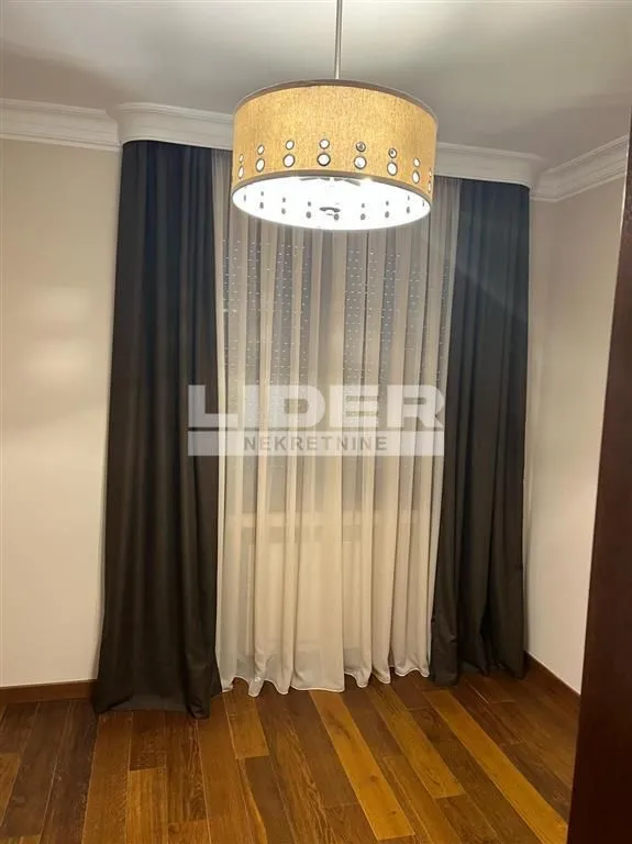 Izdavanje, trosoban stan, 75m², Čubura, Beograd