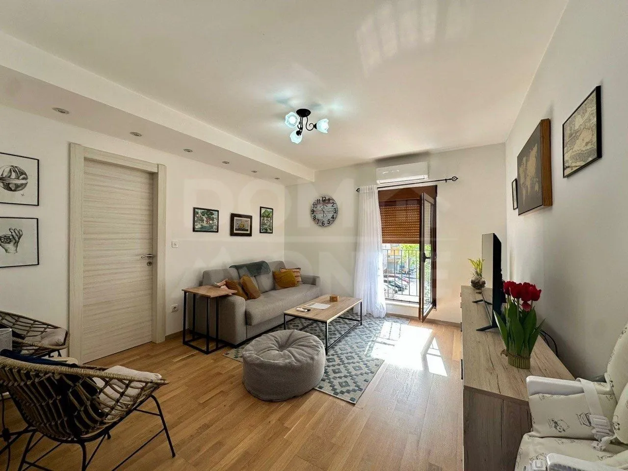Izdavanje, jednosoban stan, 45m², Tivat, Crna Gora