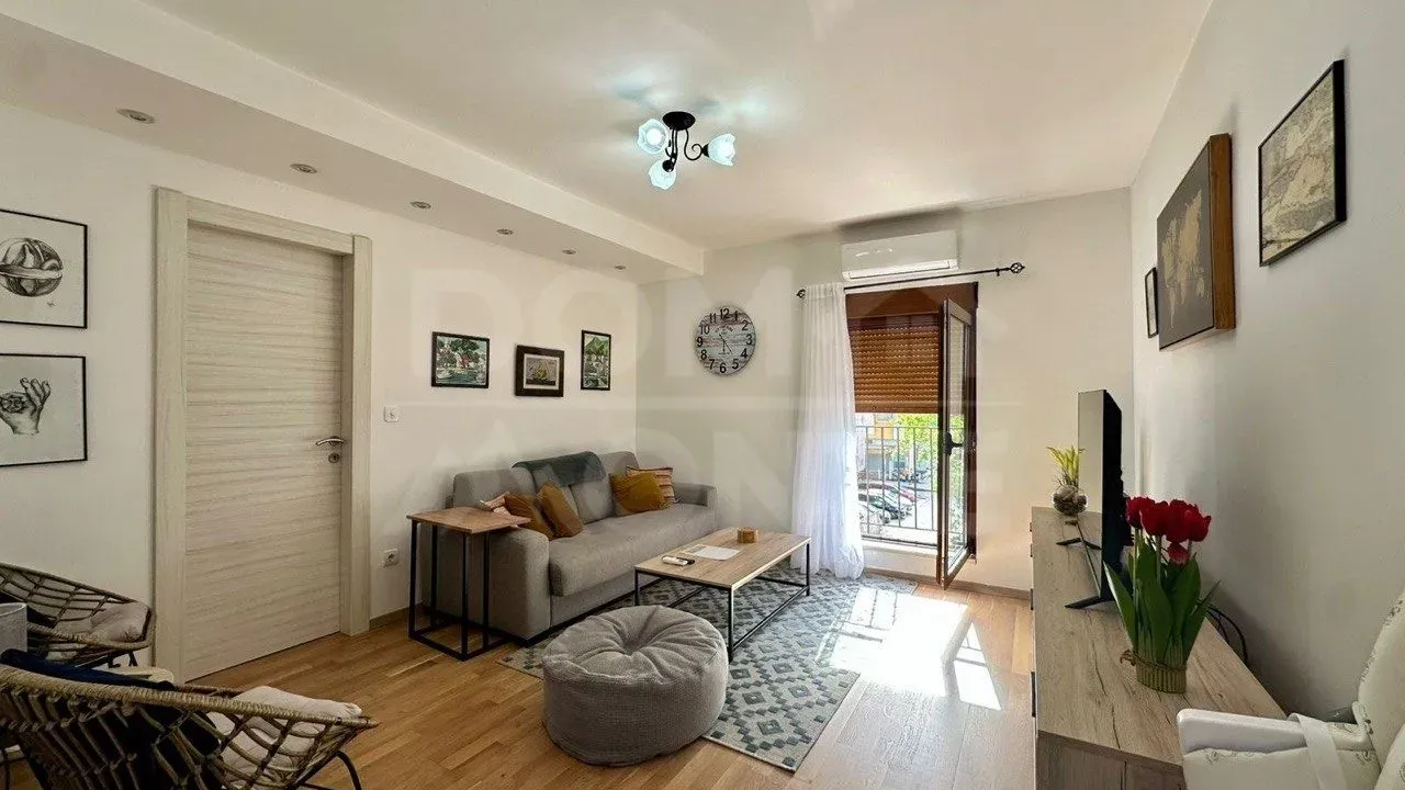 Izdavanje, jednosoban stan, 45m², Tivat, Crna Gora