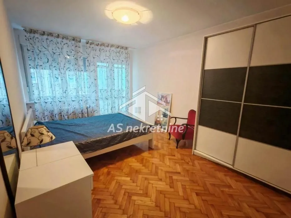 Rent, three bedroom apartment, 73m², Kalenić Pijaca, Vračar Sve Podlokacije
