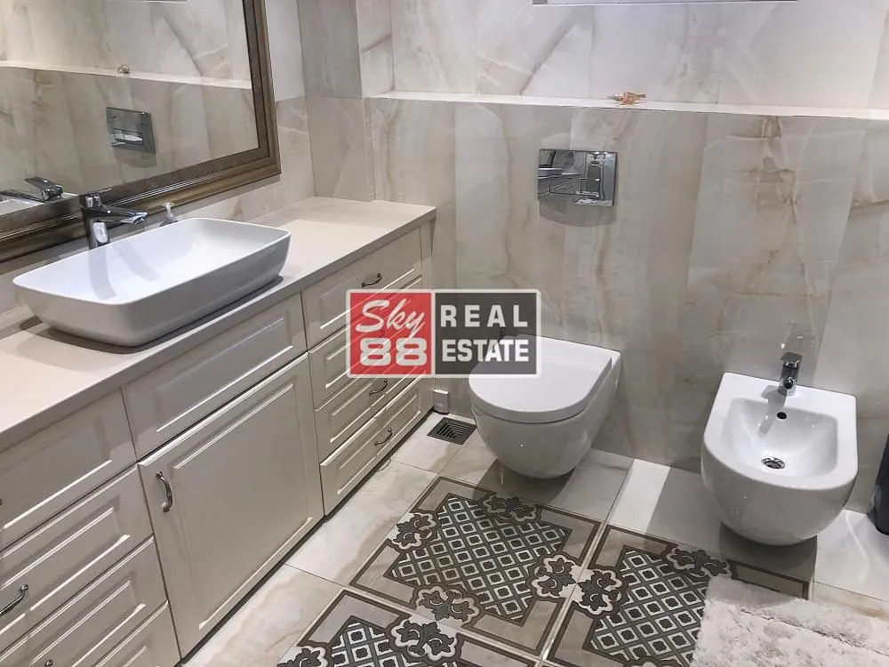 Izdavanje, stan, 215m², Senjak, Beograd