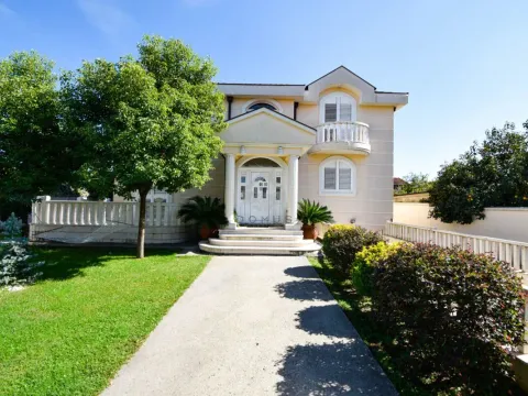 Rent, house, 300m², Zabjelo, Podgorica