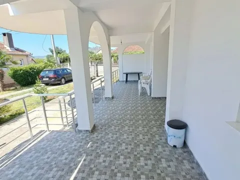 Rent, house, 130m², Tološi, Podgorica - image 12