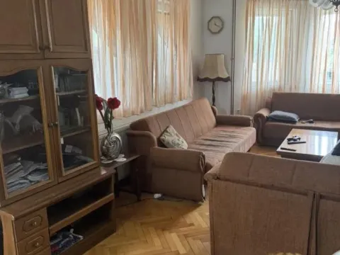 Izdavanje, kuća, 340m², Zemun Sve Podlokacije, Beograd - image 10