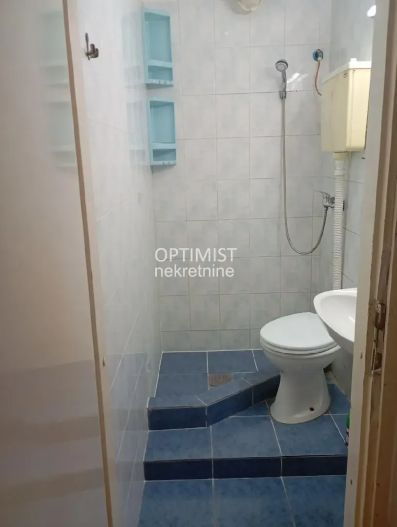 Prodaja, trosoban stan, 75m², Borča 1, Borča Sve Podlokacije