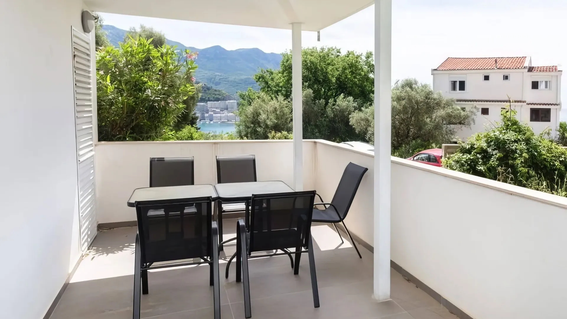 Izdavanje, dvosoban stan, 77m², Bečići, Budva