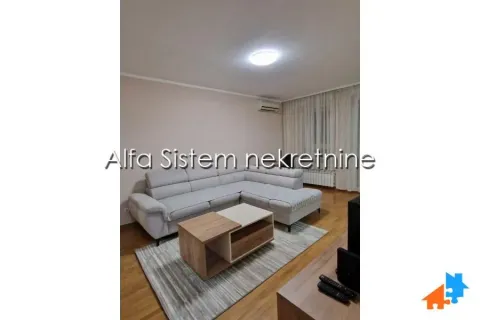Dnevna soba sa garniturom za sedenje i stočićem. - image 4