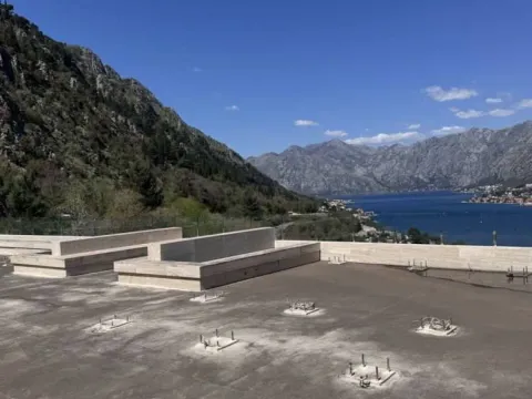 Sale, two bedroom apartment, 173m², Dobrota, Kotor - image 2