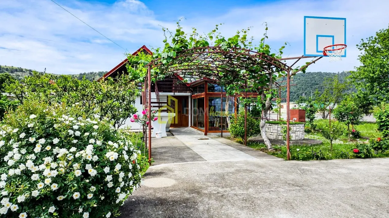 Prodaja, kuća, 109m², Polje, Bar