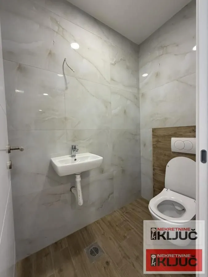 Prodaja, četvorosoban stan, 90m², Petrovaradin, Novi Sad