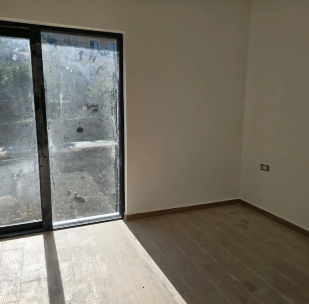 Prodaja, trosoban stan, 87m², Škaljari, Kotor