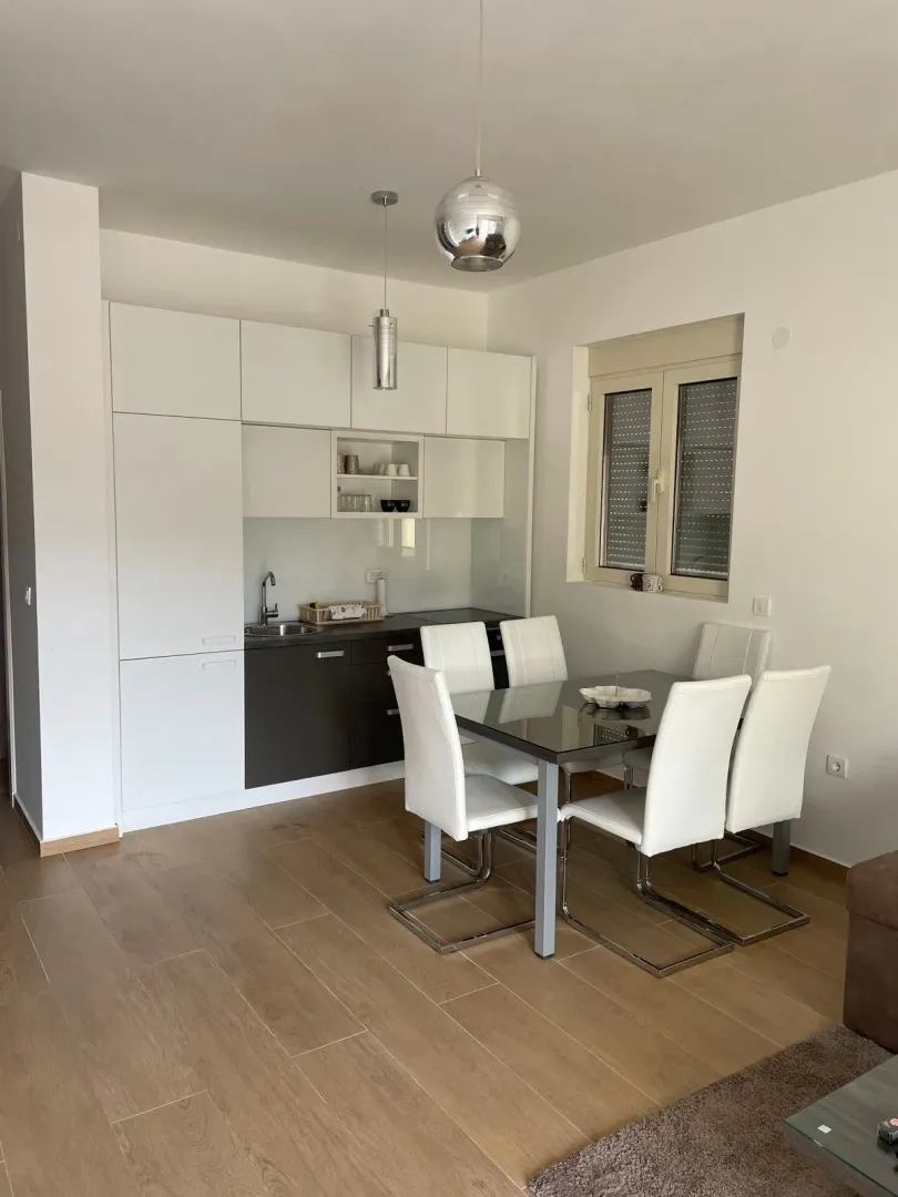 Izdavanje, jednosoban stan, 63m², Pržno, Budva