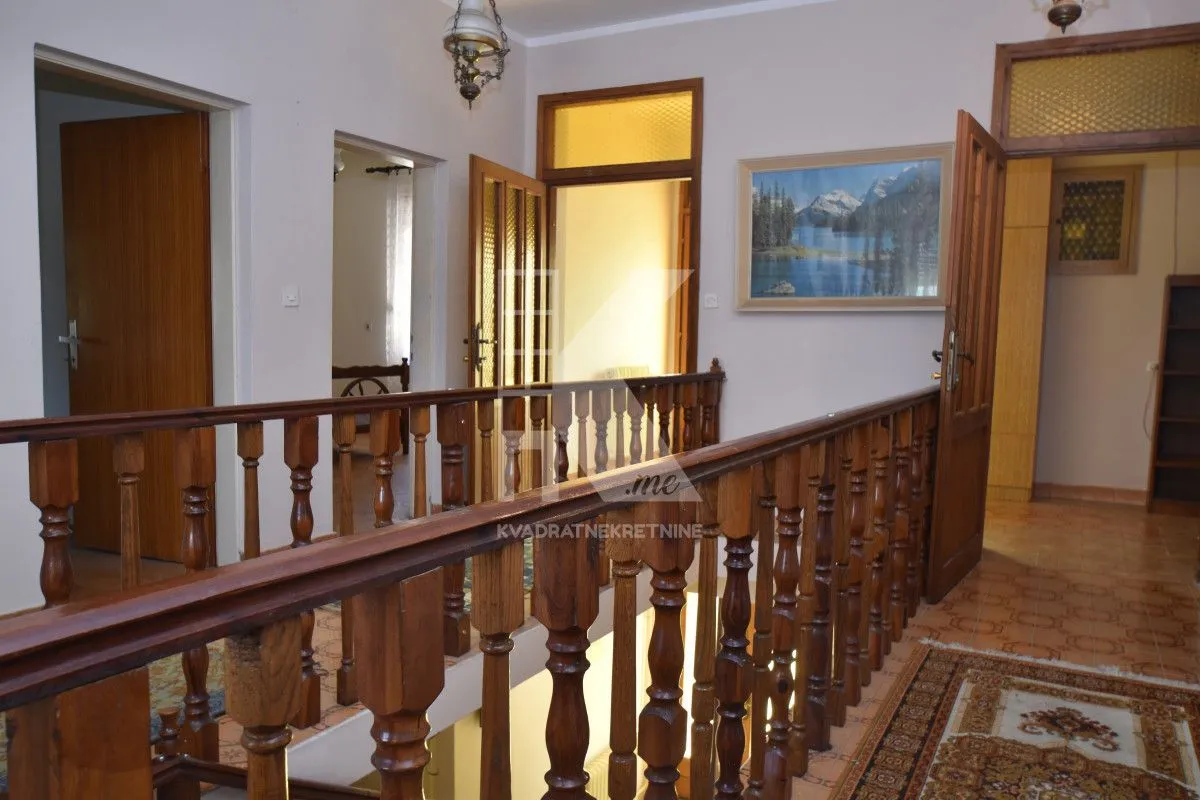 Sale, house, 240m², Dahna, Podgorica